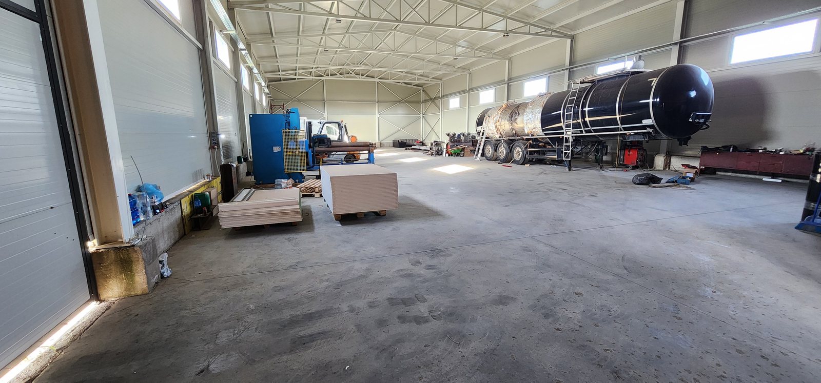 Inside the production hall in Ruma
